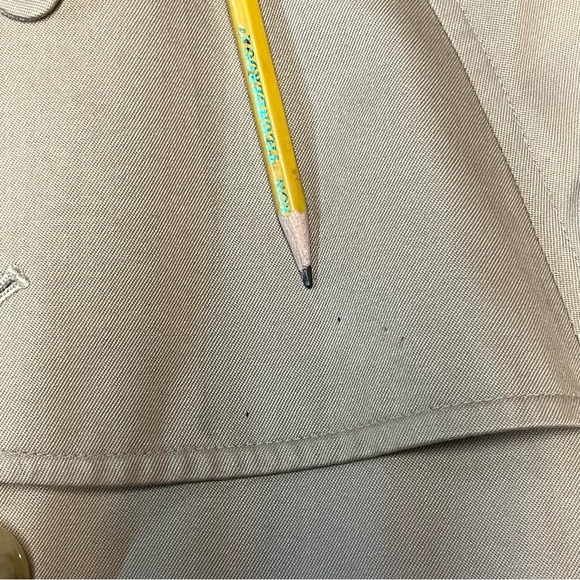 Burberry trench coat. - Picture 16 of 16